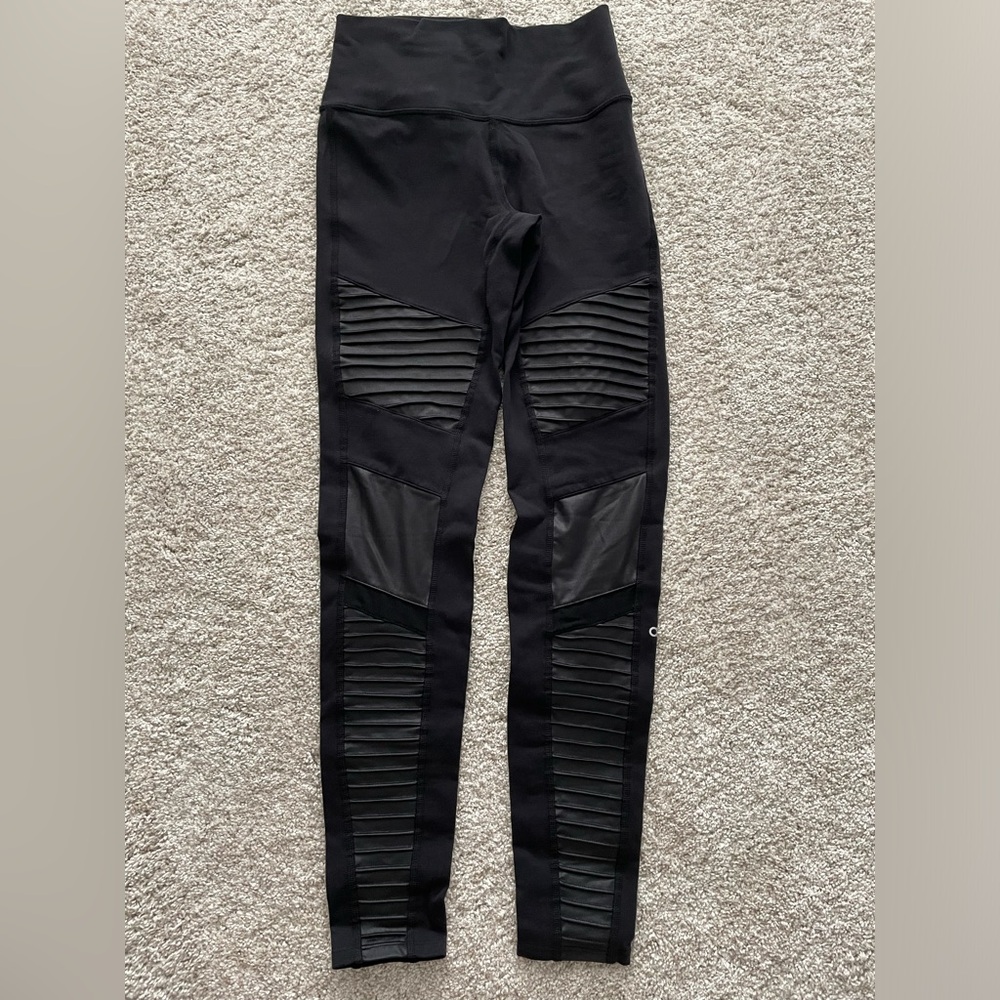 ALO Leggings - high waisted, size M. Never worn